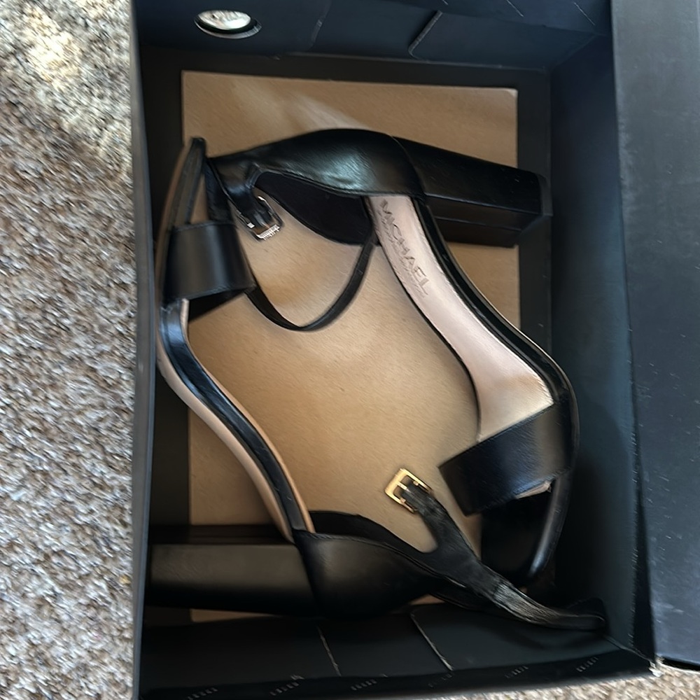 MICHAEL by Michael Shannon Stella black heels. Size 7.5 - Picture 3 of 8